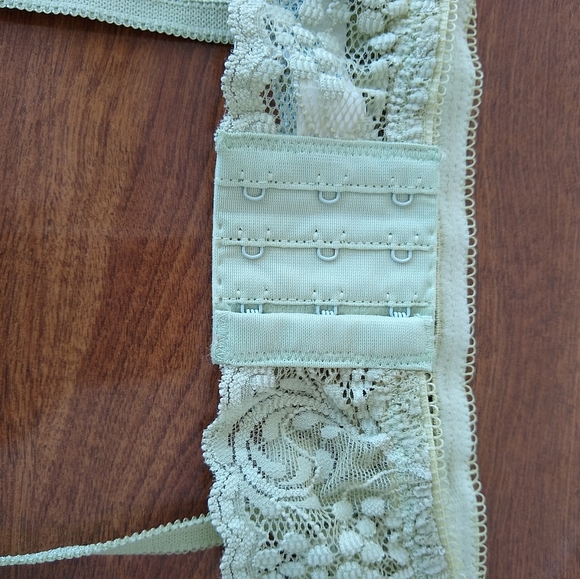 Sage green lace garter belt - Picture 10 of 10